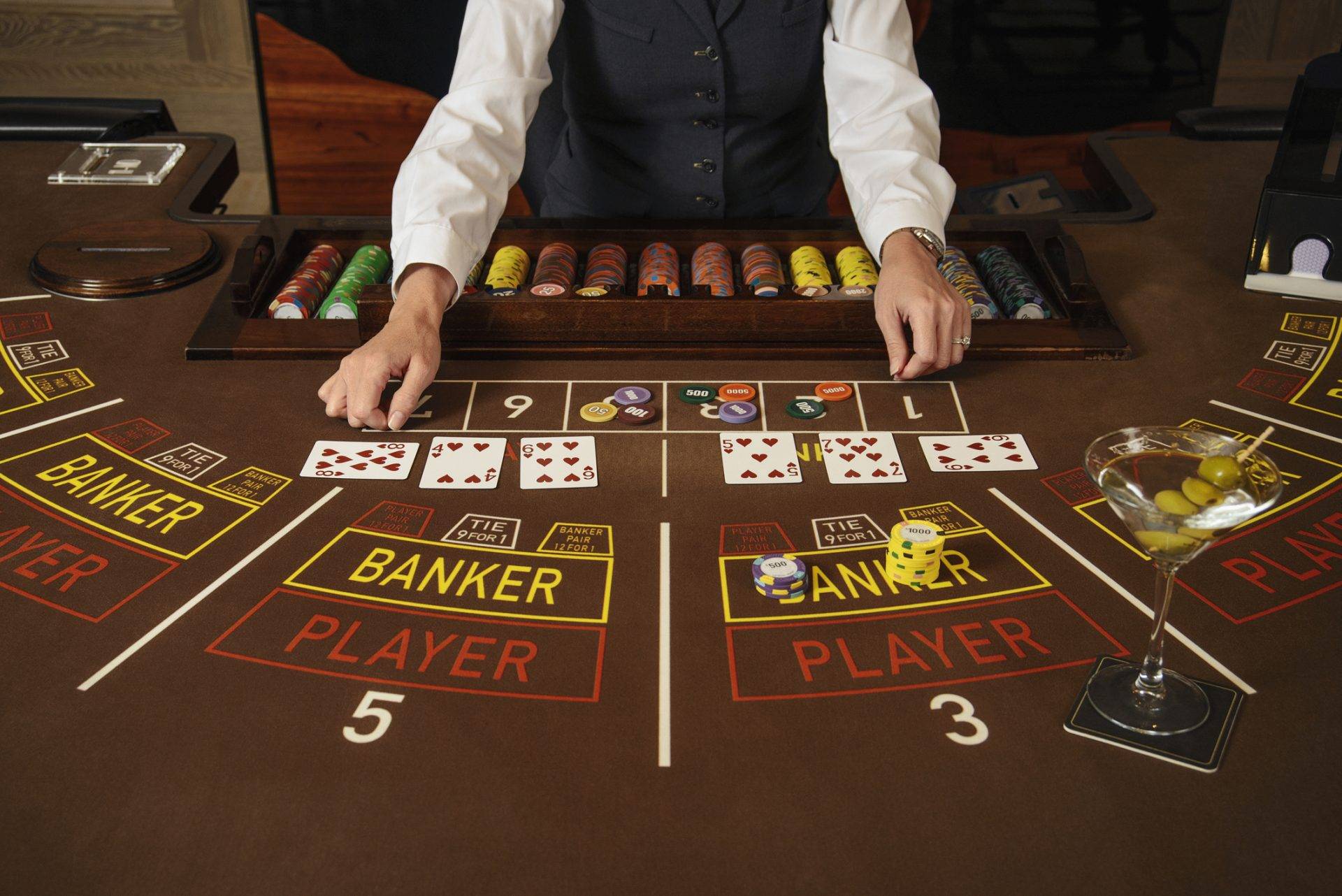 With the tutorial videos, you will win money in Baccarat online